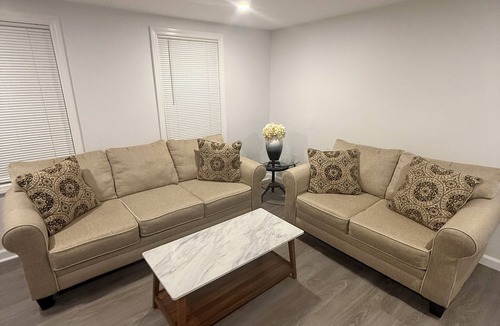 Bantam House | Cozy & fully remodeled 4-bedroom house in fantastic Litchfield with central air