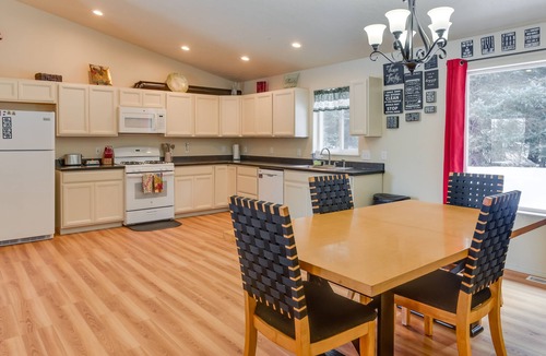 Diamond Ridge House | Cozy Getaway w/Porch - 4 Mi to Downtown Homer!
