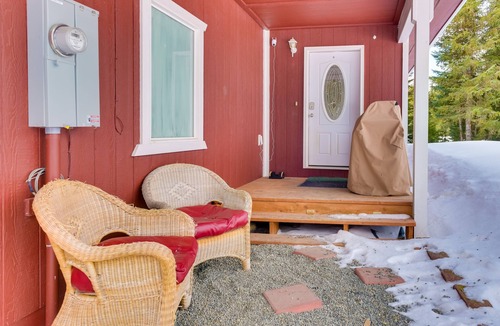 Diamond Ridge House | Cozy Getaway w/Porch - 4 Mi to Downtown Homer!