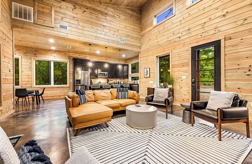 Pickens Cabin | Cozy Haven | Luxe Design, Hot Tub & Firepit