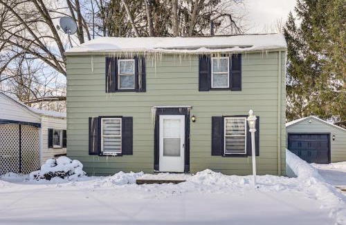 Youngstown House | Cozy Home 4 Mi to YSU Campus: Penguins Welcome!