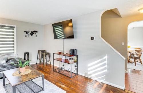 Youngstown House | Cozy Home 4 Mi to YSU Campus: Penguins Welcome!