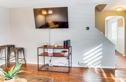 Youngstown House | Cozy Home 4 Mi to YSU Campus: Penguins Welcome!