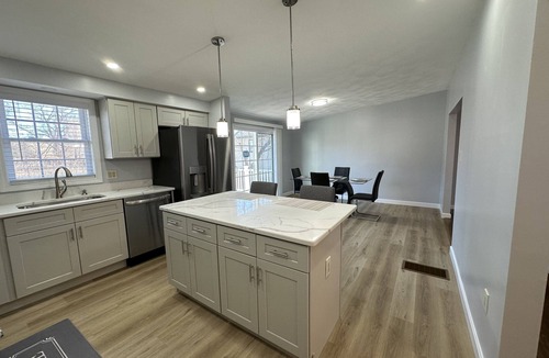 Worcester House | Cozy home 5 minutes to shopping center, HC college, 2 kitchens, 2 living rooms