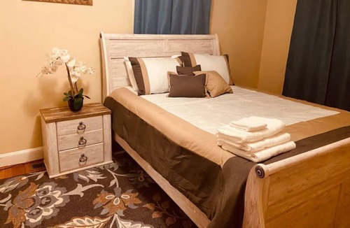 Lawrence House | Cozy - Home Away from Home 3