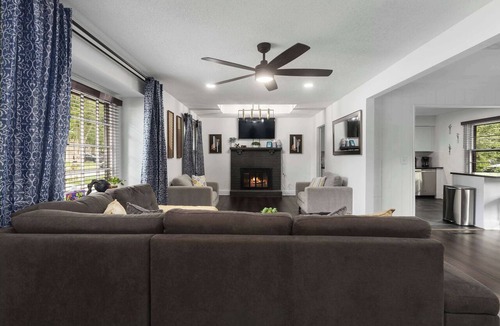 Lenexa House | Cozy Home + KingBeds| Fenced Yard