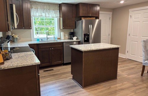 Bowling Green House | Cozy home on shady lot, 9 minutes to Beech Bend, WKU, Corvette museum, hospitals