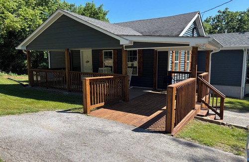 Bowling Green House | Cozy home on shady lot, 9 minutes to Beech Bend, WKU, Corvette museum, hospitals