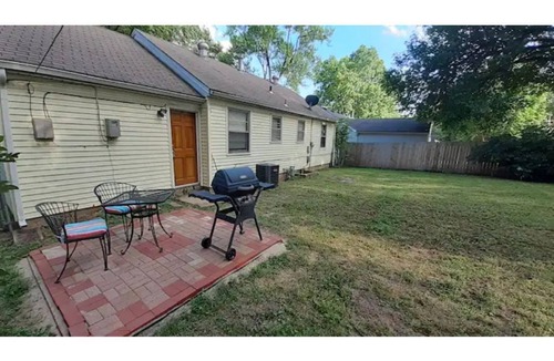 Overland Park House | Cozy home, Quiet, Safe, WI-FI, Pet Friendly
