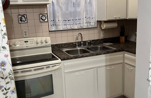 Steubenville House | Cozy home ready for comfy stay! Walking distance to Franciscan, shops, etc.
