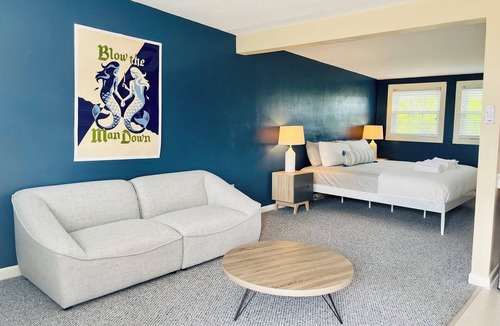 Mid-Coast and Islands Hotel | Cozy hotel suite in lovely Harpswell with AC, WiFi