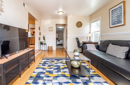 Bluemont House | Cozy House 10min to Monuments and DC by CozySuites