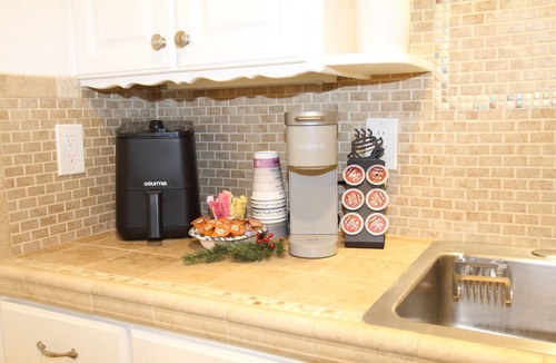 Whittier Apartment | Cozy II Uptown Whittier Sleeps 4, Nearby Disneyland, Knotts Berry Farm