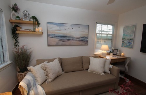 Whittier Apartment | Cozy II Uptown Whittier Sleeps 4, Nearby Disneyland, Knotts Berry Farm