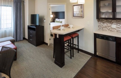 Wichita Falls Apartment | Cozy King Suite | FREE Breakfast + Laptop-friendly