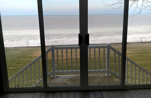 Gypsum House | Cozy lake front home is waiting for you!