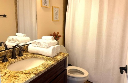 Purcellville Bed & Breakfast | Cozy Lakefront 1 BR 1 Full Bath w/Private Island Access & Breakfast Included