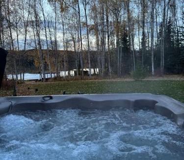 Meadow Lakes House | Cozy Lakefront Retreat