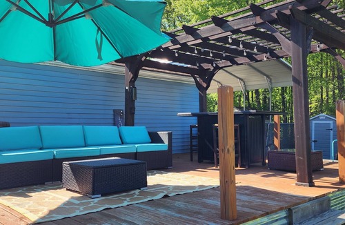 Craig Beach House | Cozy Lakehouse 1 min away from Craig Beach private 1/2 acre and hot tub