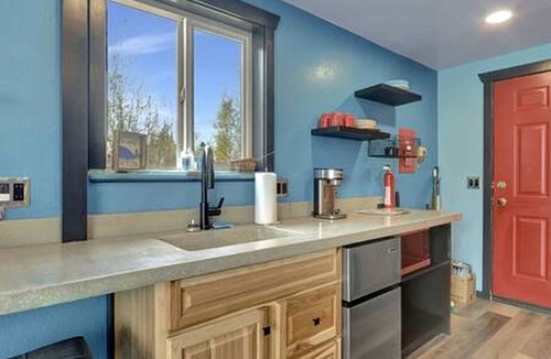 Houston House | Cozy Lakeside Cabin for Fishing and Sunsets near Willow Lake in Houston, Alaska