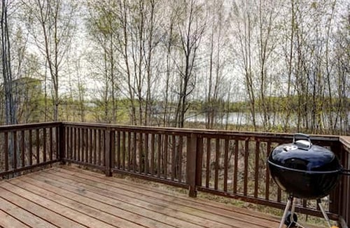 Houston House | Cozy Lakeside Cabin for Fishing and Sunsets near Willow Lake in Houston, Alaska