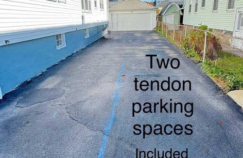 Watertown Apartment | Cozy large 2 bedrooms apartment on Historic Mt Auburn 5 Min to Harvard
