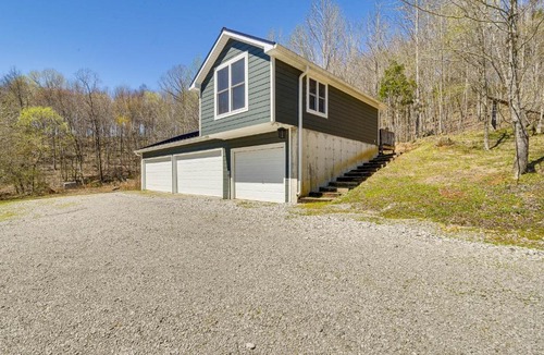 Sharon Grove Apartment | Cozy Lewisburg Getaway w/Deck + Lake Access!