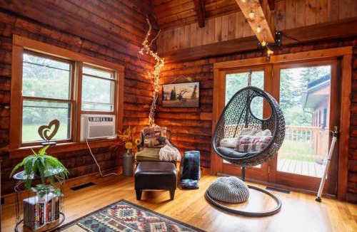 Northfield House | Cozy Log Cabin- W Fireplace