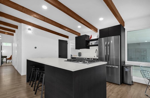 Worthington House | Cozy, modern 3BR California ranch-style home in Columbus, Ohio