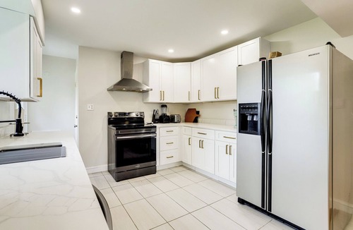Baileys Crossroads House | Cozy Modern Single Family 5BD 2BA Home