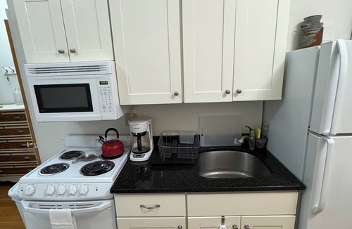 Northampton Condo | Cozy nest of a condo tiny home in Downtown Northampton- walk to Smith College!