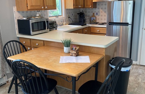 Southbury Apartment | Cozy One Bedroom Apartment Centrally Located in Southbury
