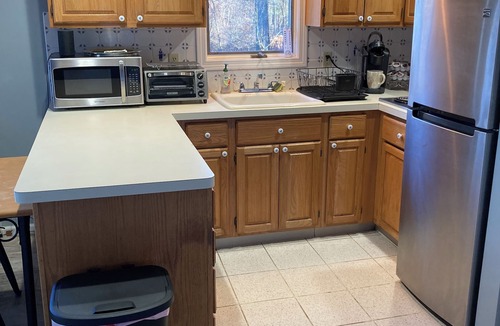 Southbury Apartment | Cozy One Bedroom Apartment Centrally Located in Southbury