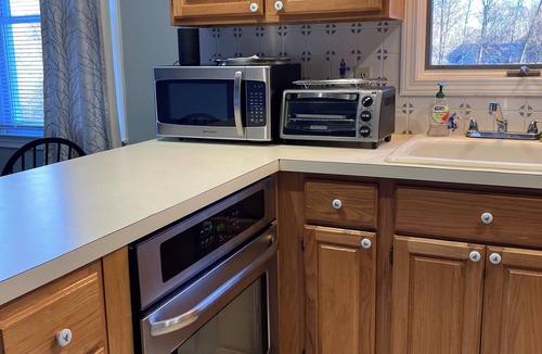 Southbury Apartment | Cozy One Bedroom Apartment Centrally Located in Southbury