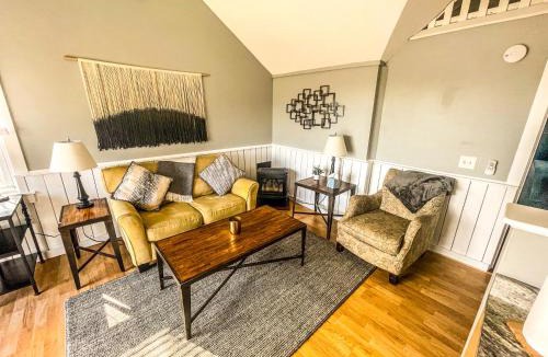Salsbury Cove House | Cozy Pond Side Cottage in Bar Harbor x The Nook x