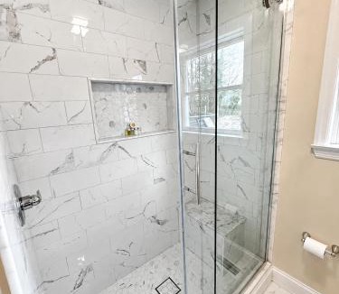 Hamden House | Cozy Private Queen Room 5 with Desk TV and WiFi near Yale