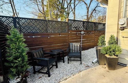 East Lawrence Apartment | Cozy Private Suite in Cultural District! Walk to Mass St. ~ 5 min to KU Campus