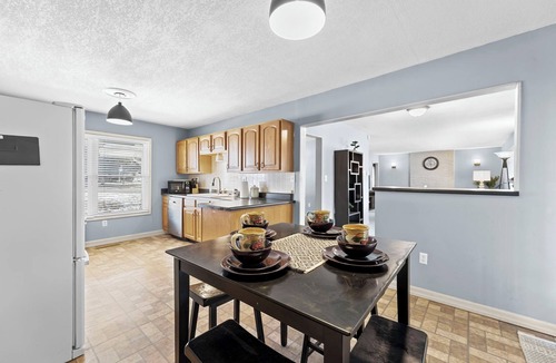 Nall Hills House | Cozy Ranch w/Hot Tub 3BR Workspace + Driveway