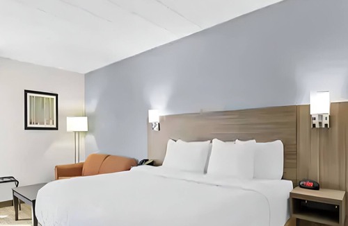 Cranberry Township Hotel | Cozy Retreat Near Pittsburgh & Local Attractions