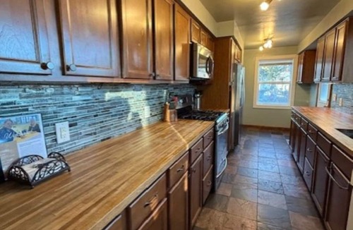 Roeland Park Cottage | Cozy Roeland Park Cottage - Central Kansas City - Long-Stay Friendly