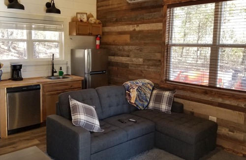 Crofton Cabin | Cozy Rustic Cabin With All The Extras.