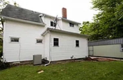 Mount Vernon House | Cozy serenity modern bungalow with all the comforts like home.
