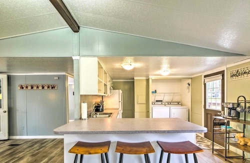 Sherrodsville House | Cozy Sherrodsville Home: Walk to Lake Atwood!