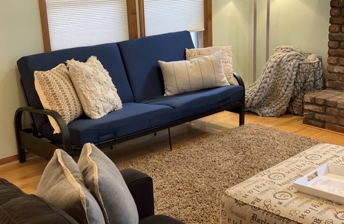 Raytown House | Cozy Sleeps 12 Updated 1800sqft home NO STAIRS