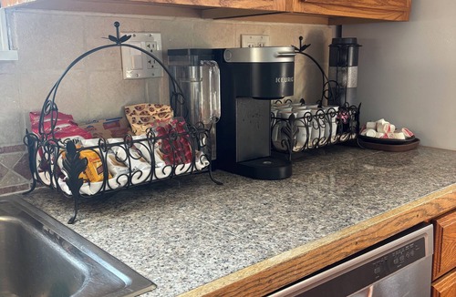 Lower Lawrenceville Apartment | Cozy, spacious 1 bdrm apt in Bloomfield with off street parking. Great location!