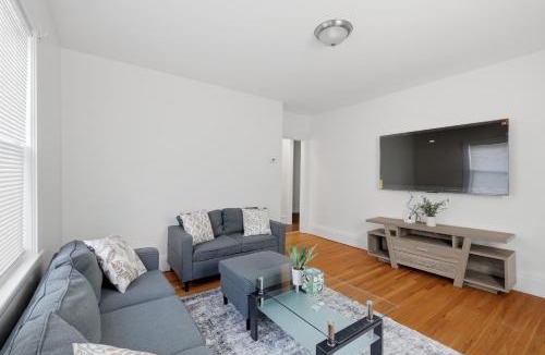 Nonantum Apartment | Cozy&Spacious 6Br home in Newton