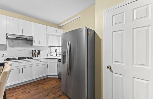 Nonantum Apartment | Cozy&Spacious 6Br home in Newton + Parking