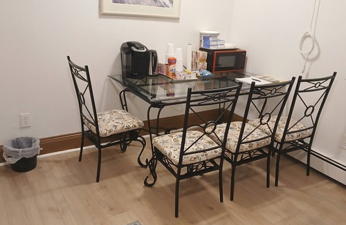 New London Apartment | Cozy spacious bedroom with king size bed, only half mile to Rt.95, private bath