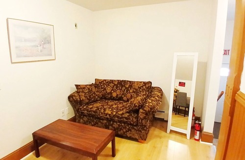 New London Apartment | Cozy spacious bedroom with king size bed, only half mile to Rt.95, private bath
