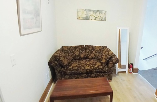 New London Apartment | Cozy spacious bedroom with king size bed, only half mile to Rt.95, private bath